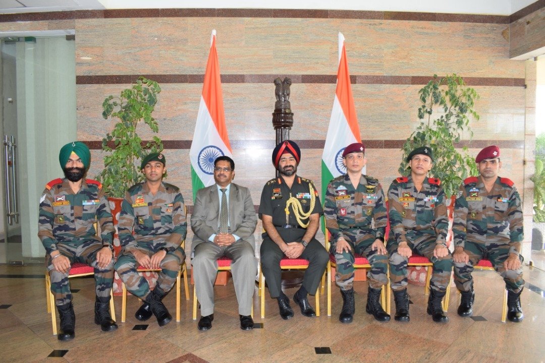 H.E. Mr. VSDL Surendra, AHC met the Training Team from India on Counter Insurgency on 04/07/2022.